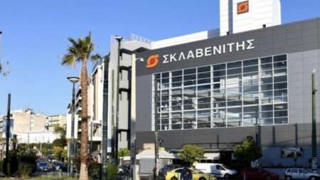 μοιράζει-500ευρα-χαμός-με-τον-σκλαβενίτ-104144