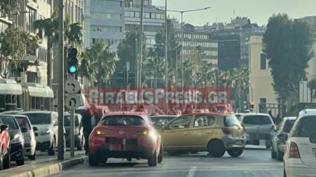 καραμπόλα-στο-λιμάνι-του-πειραιά-με-3-ιχ-125348