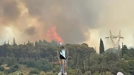 ανεξέλεγκτη-η-φωτιά-στην-πάτρα-καίει-π-156783