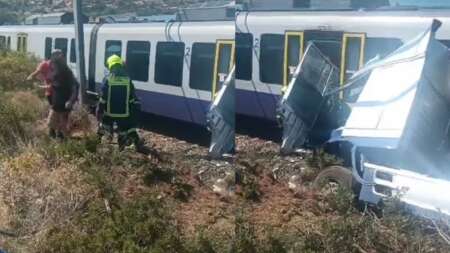 τρένο-με-130-επιβάτες-συγκρούστηκε-με-φο-161464