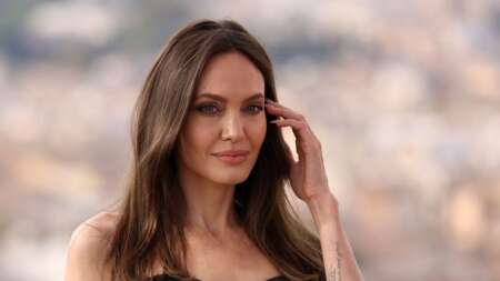 στα-49-η-angelina-jolie-διδάσκει-στυλ-το-καινούριο-155898