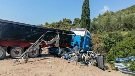 ο-θεός-να-βάλει-το-χέρι-του-κρίσιμες-ώρ-160937